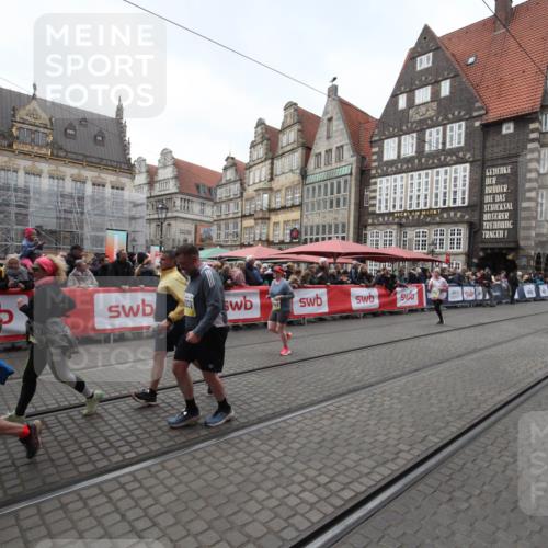 05.10.2025 - 20. swb-Marathon Bremen Yannick Fuchs http://msf.ph/oto/9309246 05.10.2025 11:14:05 Ziel 9012, 9342, 9631, 10000, 10036, 10512, 10721, 11541, 11548 meine-sportfotos.de