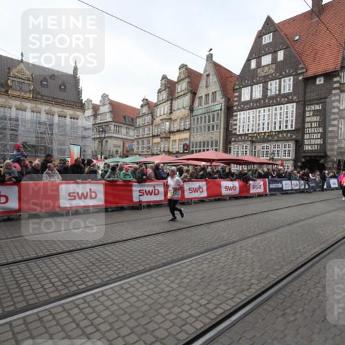 05.10.2025 - 20. swb-Marathon Bremen Yannick Fuchs http://msf.ph/oto/9309248 05.10.2025 11:14:08 Ziel 9012, 9380, 10491 meine-sportfotos.de