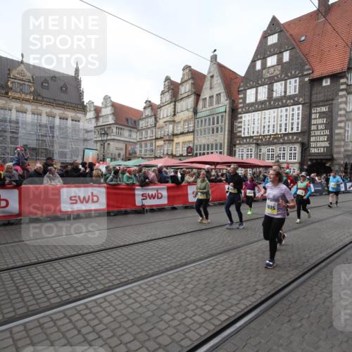 05.10.2025 - 20. swb-Marathon Bremen Yannick Fuchs http://msf.ph/oto/9309256 05.10.2025 11:14:22 Ziel 9695, 9724, 9818, 9819, 10114, 10115, 10201, 10832, 11135, 11539, 11555 meine-sportfotos.de