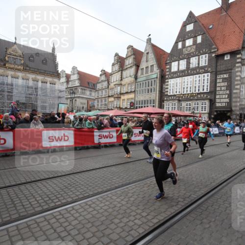 05.10.2025 - 20. swb-Marathon Bremen Yannick Fuchs http://msf.ph/oto/9309258 05.10.2025 11:14:22 Ziel 9695, 9724, 9818, 9819, 10114, 10115, 10201, 10832, 11135, 11539, 11555 meine-sportfotos.de