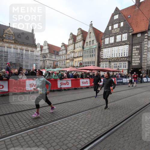 05.10.2025 - 20. swb-Marathon Bremen Yannick Fuchs http://msf.ph/oto/9309272 05.10.2025 11:14:36 Ziel 10292, 11072, 11139 meine-sportfotos.de