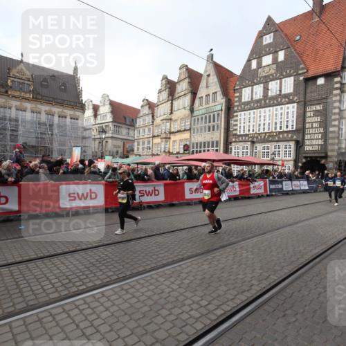 05.10.2025 - 20. swb-Marathon Bremen Yannick Fuchs http://msf.ph/oto/9309284 05.10.2025 11:14:53 Ziel 9303, 10602, 11448, 11557 meine-sportfotos.de