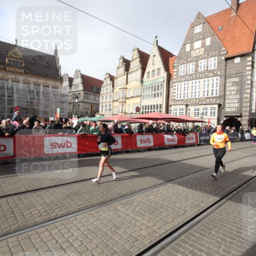 05.10.2025 - 20. swb-Marathon Bremen Yannick Fuchs http://msf.ph/oto/9309295 05.10.2025 11:15:02 Ziel 10496, 11345, 11607 meine-sportfotos.de