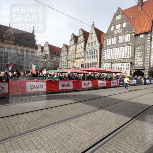 05.10.2025 - 20. swb-Marathon Bremen Yannick Fuchs http://msf.ph/oto/9309305 05.10.2025 11:15:04 Ziel 10496 meine-sportfotos.de