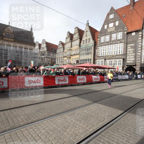 05.10.2025 - 20. swb-Marathon Bremen Yannick Fuchs http://msf.ph/oto/9309307 05.10.2025 11:15:05 Ziel 10496, 11107 meine-sportfotos.de