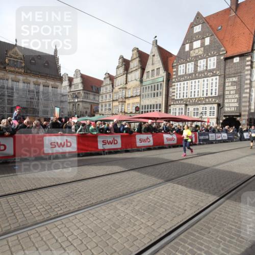 05.10.2025 - 20. swb-Marathon Bremen Yannick Fuchs http://msf.ph/oto/9309309 05.10.2025 11:15:05 Ziel 10496, 11107 meine-sportfotos.de