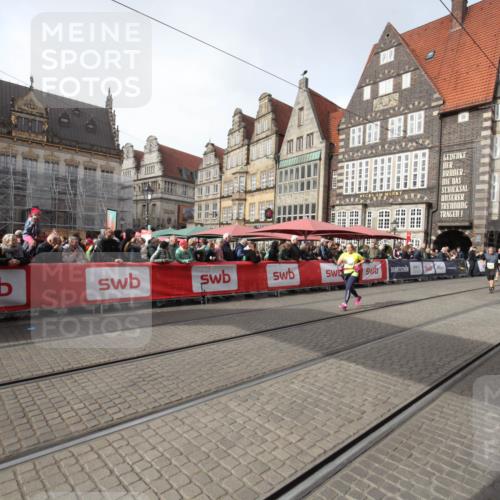 05.10.2025 - 20. swb-Marathon Bremen Yannick Fuchs http://msf.ph/oto/9309312 05.10.2025 11:15:05 Ziel 10496, 11107 meine-sportfotos.de