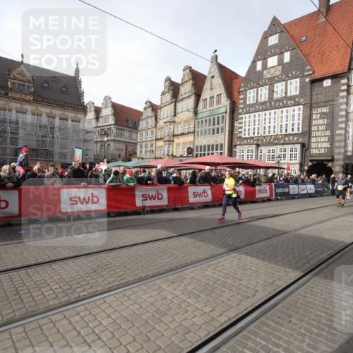 05.10.2025 - 20. swb-Marathon Bremen Yannick Fuchs http://msf.ph/oto/9309314 05.10.2025 11:15:06 Ziel 10496, 11107 meine-sportfotos.de