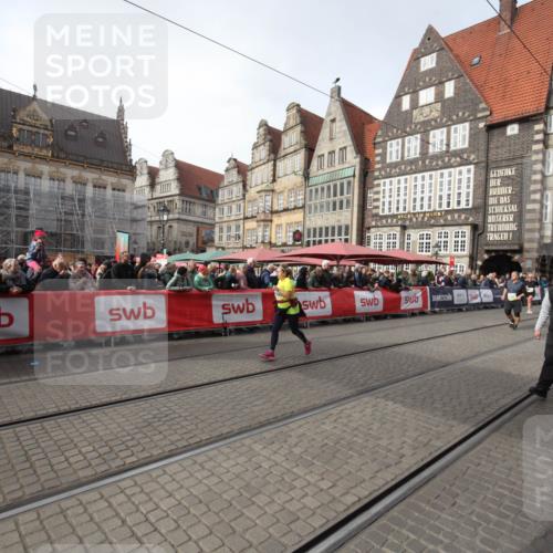 05.10.2025 - 20. swb-Marathon Bremen Yannick Fuchs http://msf.ph/oto/9309317 05.10.2025 11:15:06 Ziel 10496, 11107 meine-sportfotos.de