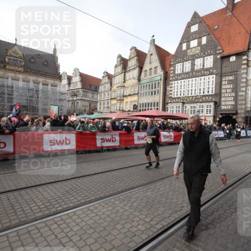 05.10.2025 - 20. swb-Marathon Bremen Yannick Fuchs http://msf.ph/oto/9309321 05.10.2025 11:15:09 Ziel 10647, 11107 meine-sportfotos.de