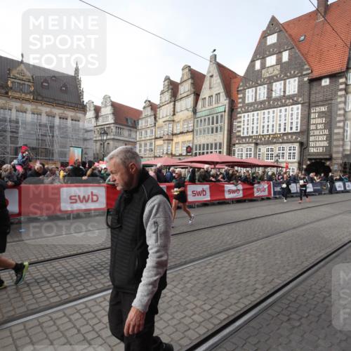 05.10.2025 - 20. swb-Marathon Bremen Yannick Fuchs http://msf.ph/oto/9309323 05.10.2025 11:15:11 Ziel 10647, 10984, 11107, 11635 meine-sportfotos.de