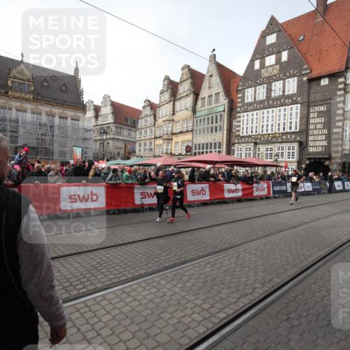 05.10.2025 - 20. swb-Marathon Bremen Yannick Fuchs http://msf.ph/oto/9309327 05.10.2025 11:15:14 Ziel 10984, 11293, 11635 meine-sportfotos.de