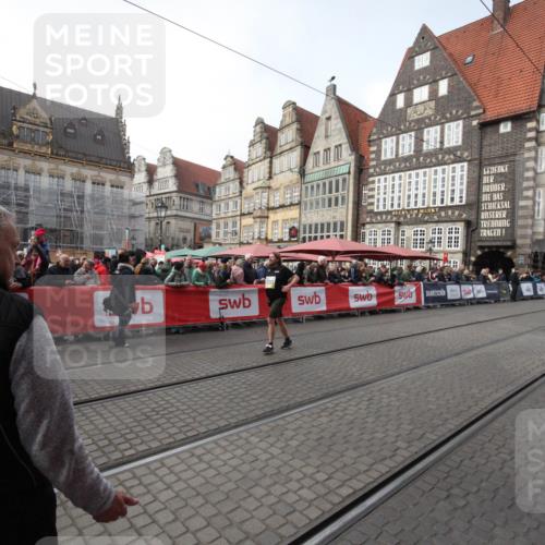 05.10.2025 - 20. swb-Marathon Bremen Yannick Fuchs http://msf.ph/oto/9309329 05.10.2025 11:15:17 Ziel 11293 meine-sportfotos.de