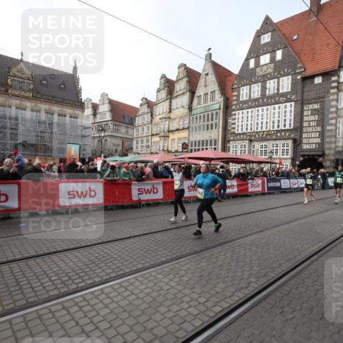 05.10.2025 - 20. swb-Marathon Bremen Yannick Fuchs http://msf.ph/oto/9309335 05.10.2025 11:15:24 Ziel 9441, 9643, 9767, 9768 meine-sportfotos.de