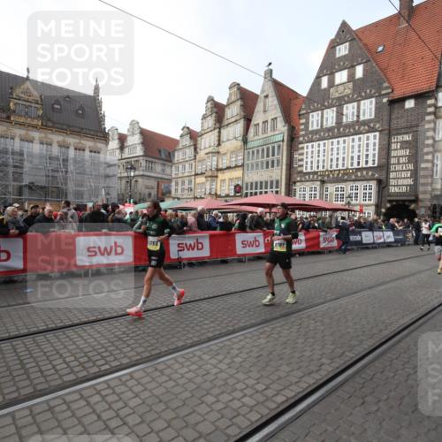 05.10.2025 - 20. swb-Marathon Bremen Yannick Fuchs http://msf.ph/oto/9309339 05.10.2025 11:15:28 Ziel 9767, 9768, 9959, 10976 meine-sportfotos.de