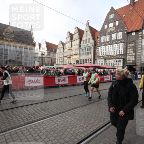 05.10.2025 - 20. swb-Marathon Bremen Yannick Fuchs http://msf.ph/oto/9309350 05.10.2025 11:15:36 Ziel 8844, 11112, 11113 meine-sportfotos.de
