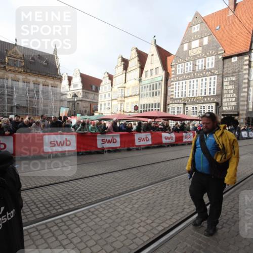 05.10.2025 - 20. swb-Marathon Bremen Yannick Fuchs http://msf.ph/oto/9309357 05.10.2025 11:15:38 Ziel 11112, 11113 meine-sportfotos.de