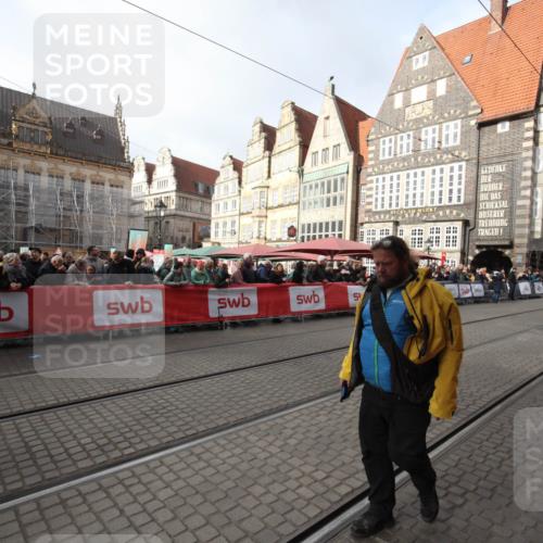 05.10.2025 - 20. swb-Marathon Bremen Yannick Fuchs http://msf.ph/oto/9309358 05.10.2025 11:15:39 Ziel  meine-sportfotos.de