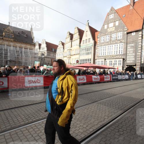 05.10.2025 - 20. swb-Marathon Bremen Yannick Fuchs http://msf.ph/oto/9309363 05.10.2025 11:15:40 Ziel 9567 meine-sportfotos.de
