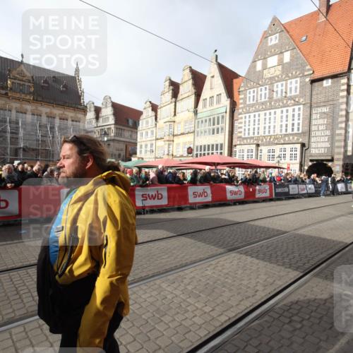 05.10.2025 - 20. swb-Marathon Bremen Yannick Fuchs http://msf.ph/oto/9309367 05.10.2025 11:15:40 Ziel 9567 meine-sportfotos.de