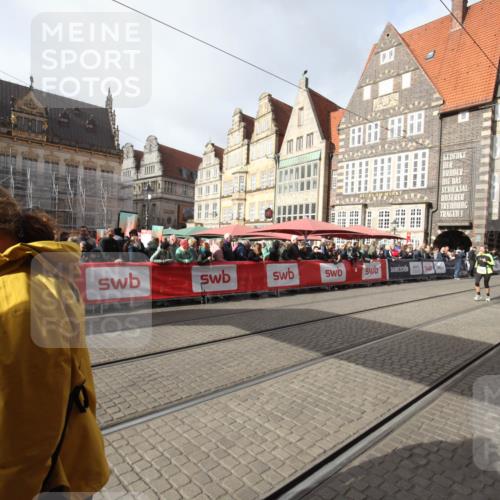 05.10.2025 - 20. swb-Marathon Bremen Yannick Fuchs http://msf.ph/oto/9309373 05.10.2025 11:15:41 Ziel 9567 meine-sportfotos.de