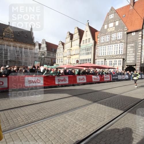 05.10.2025 - 20. swb-Marathon Bremen Yannick Fuchs http://msf.ph/oto/9309375 05.10.2025 11:15:41 Ziel 9567 meine-sportfotos.de