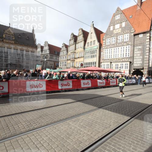 05.10.2025 - 20. swb-Marathon Bremen Yannick Fuchs http://msf.ph/oto/9309385 05.10.2025 11:15:43 Ziel 9567, 11440 meine-sportfotos.de