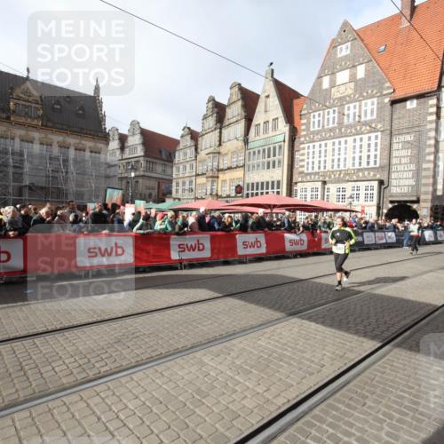 05.10.2025 - 20. swb-Marathon Bremen Yannick Fuchs http://msf.ph/oto/9309387 05.10.2025 11:15:43 Ziel 9567, 11440 meine-sportfotos.de