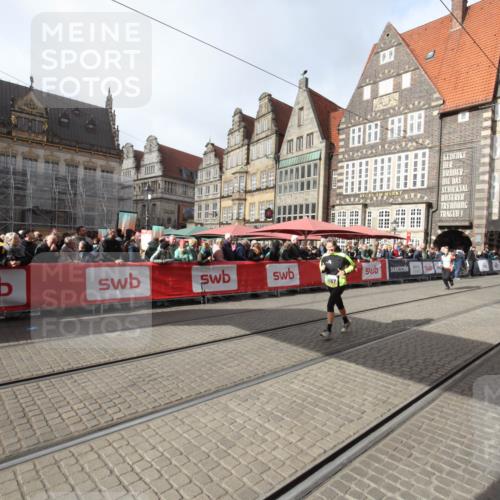 05.10.2025 - 20. swb-Marathon Bremen Yannick Fuchs http://msf.ph/oto/9309391 05.10.2025 11:15:44 Ziel 9567, 11440 meine-sportfotos.de