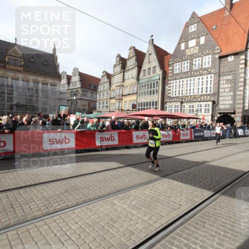 05.10.2025 - 20. swb-Marathon Bremen Yannick Fuchs http://msf.ph/oto/9309394 05.10.2025 11:15:44 Ziel 9567, 11440 meine-sportfotos.de