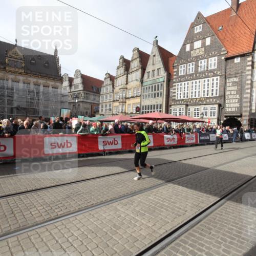 05.10.2025 - 20. swb-Marathon Bremen Yannick Fuchs http://msf.ph/oto/9309396 05.10.2025 11:15:44 Ziel 9567, 11440 meine-sportfotos.de