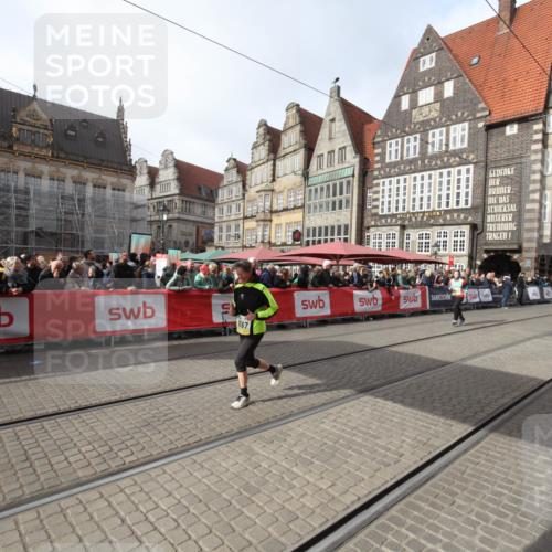 05.10.2025 - 20. swb-Marathon Bremen Yannick Fuchs http://msf.ph/oto/9309398 05.10.2025 11:15:45 Ziel 9567, 11440 meine-sportfotos.de