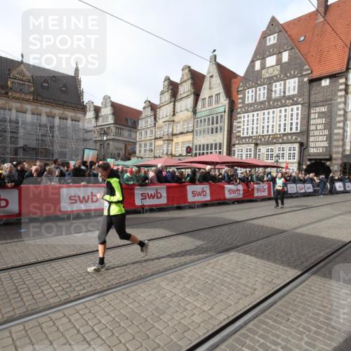 05.10.2025 - 20. swb-Marathon Bremen Yannick Fuchs http://msf.ph/oto/9309400 05.10.2025 11:15:45 Ziel 9567, 11440 meine-sportfotos.de