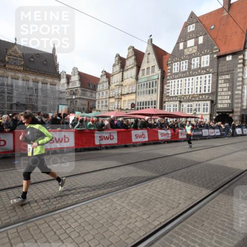 05.10.2025 - 20. swb-Marathon Bremen Yannick Fuchs http://msf.ph/oto/9309402 05.10.2025 11:15:45 Ziel 9567, 11440 meine-sportfotos.de