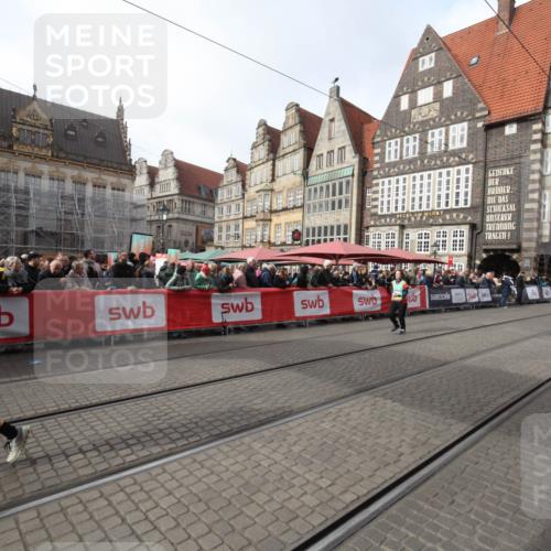 05.10.2025 - 20. swb-Marathon Bremen Yannick Fuchs http://msf.ph/oto/9309404 05.10.2025 11:15:46 Ziel 9567, 11440 meine-sportfotos.de
