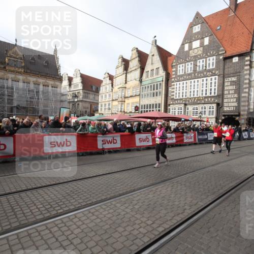 05.10.2025 - 20. swb-Marathon Bremen Yannick Fuchs http://msf.ph/oto/9309429 05.10.2025 11:16:02 Ziel 8476, 10355, 11375 meine-sportfotos.de