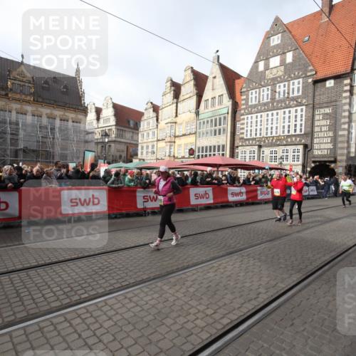 05.10.2025 - 20. swb-Marathon Bremen Yannick Fuchs http://msf.ph/oto/9309435 05.10.2025 11:16:03 Ziel 8476, 10355, 10831, 10846, 11375 meine-sportfotos.de