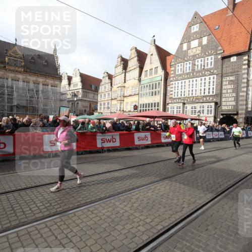 05.10.2025 - 20. swb-Marathon Bremen Yannick Fuchs http://msf.ph/oto/9309440 05.10.2025 11:16:04 Ziel 8476, 10355, 10831, 10846, 11375 meine-sportfotos.de