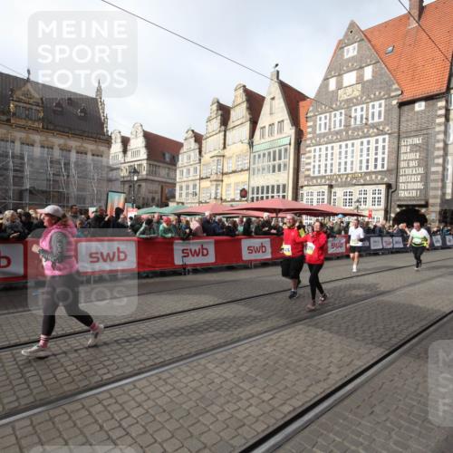 05.10.2025 - 20. swb-Marathon Bremen Yannick Fuchs http://msf.ph/oto/9309442 05.10.2025 11:16:04 Ziel 8476, 10355, 10831, 10846, 11375 meine-sportfotos.de