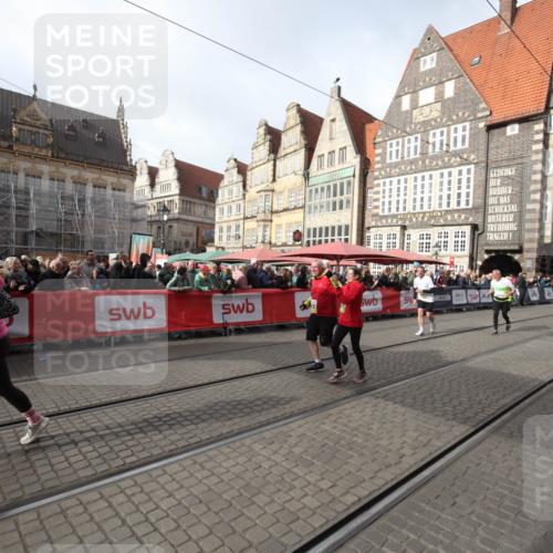 05.10.2025 - 20. swb-Marathon Bremen Yannick Fuchs http://msf.ph/oto/9309444 05.10.2025 11:16:04 Ziel 8476, 10355, 10831, 10846, 11375 meine-sportfotos.de