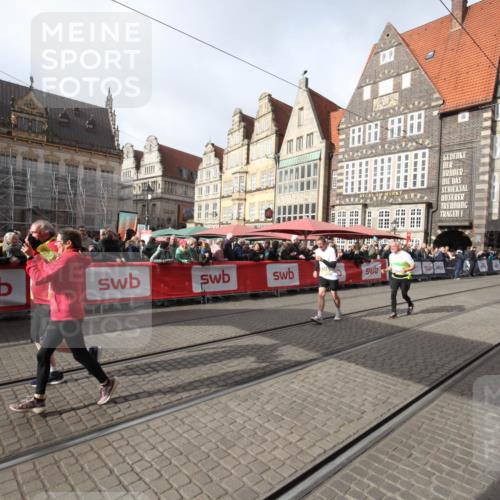 05.10.2025 - 20. swb-Marathon Bremen Yannick Fuchs http://msf.ph/oto/9309451 05.10.2025 11:16:06 Ziel 8476, 10831, 10846, 11375 meine-sportfotos.de