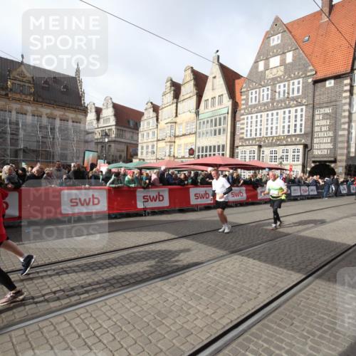 05.10.2025 - 20. swb-Marathon Bremen Yannick Fuchs http://msf.ph/oto/9309453 05.10.2025 11:16:06 Ziel 8476, 10831, 10846, 11375 meine-sportfotos.de