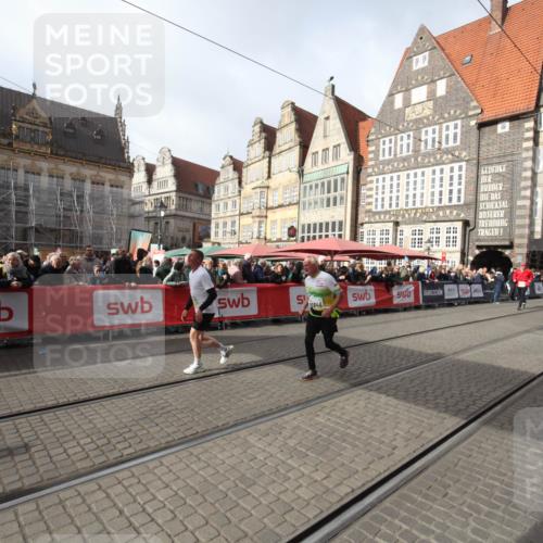 05.10.2025 - 20. swb-Marathon Bremen Yannick Fuchs http://msf.ph/oto/9309461 05.10.2025 11:16:07 Ziel 10831, 10846 meine-sportfotos.de