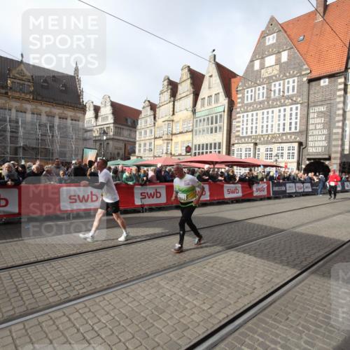 05.10.2025 - 20. swb-Marathon Bremen Yannick Fuchs http://msf.ph/oto/9309463 05.10.2025 11:16:07 Ziel 10831, 10846 meine-sportfotos.de