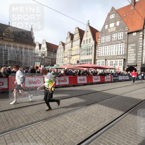 05.10.2025 - 20. swb-Marathon Bremen Yannick Fuchs http://msf.ph/oto/9309467 05.10.2025 11:16:08 Ziel 7109, 10220, 10831, 10846, 11331 meine-sportfotos.de