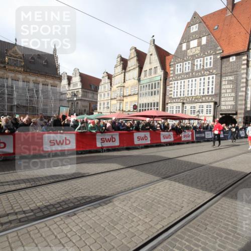 05.10.2025 - 20. swb-Marathon Bremen Yannick Fuchs http://msf.ph/oto/9309477 05.10.2025 11:16:09 Ziel 7109, 9640, 10220, 10635, 10831, 10846, 11331 meine-sportfotos.de
