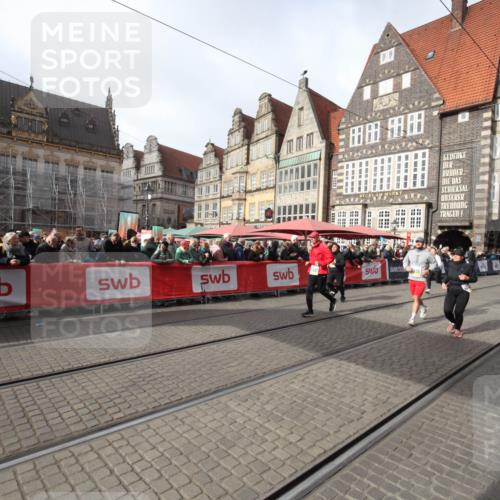 05.10.2025 - 20. swb-Marathon Bremen Yannick Fuchs http://msf.ph/oto/9309498 05.10.2025 11:16:12 Ziel 7109, 9640, 9679, 10220, 10635, 11331 meine-sportfotos.de