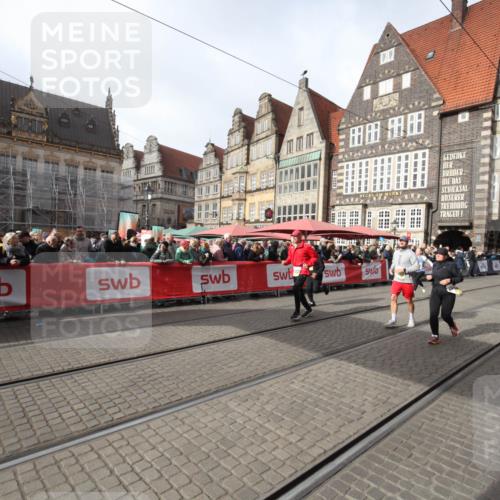 05.10.2025 - 20. swb-Marathon Bremen Yannick Fuchs http://msf.ph/oto/9309500 05.10.2025 11:16:12 Ziel 7109, 9640, 9679, 10220, 10635, 11331 meine-sportfotos.de