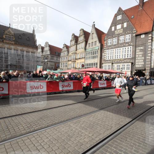 05.10.2025 - 20. swb-Marathon Bremen Yannick Fuchs http://msf.ph/oto/9309502 05.10.2025 11:16:12 Ziel 7109, 9640, 9679, 10220, 10635, 11331 meine-sportfotos.de