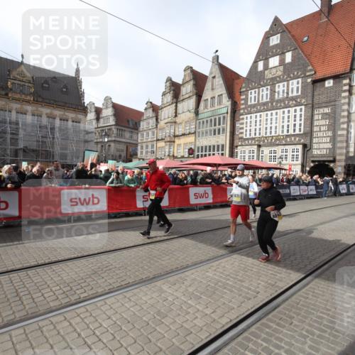 05.10.2025 - 20. swb-Marathon Bremen Yannick Fuchs http://msf.ph/oto/9309505 05.10.2025 11:16:13 Ziel 7109, 9640, 9679, 10220, 10564, 10635, 11331 meine-sportfotos.de
